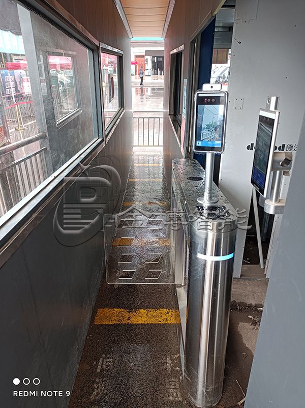 夹沟卫生院人脸测温通道 (1).jpg